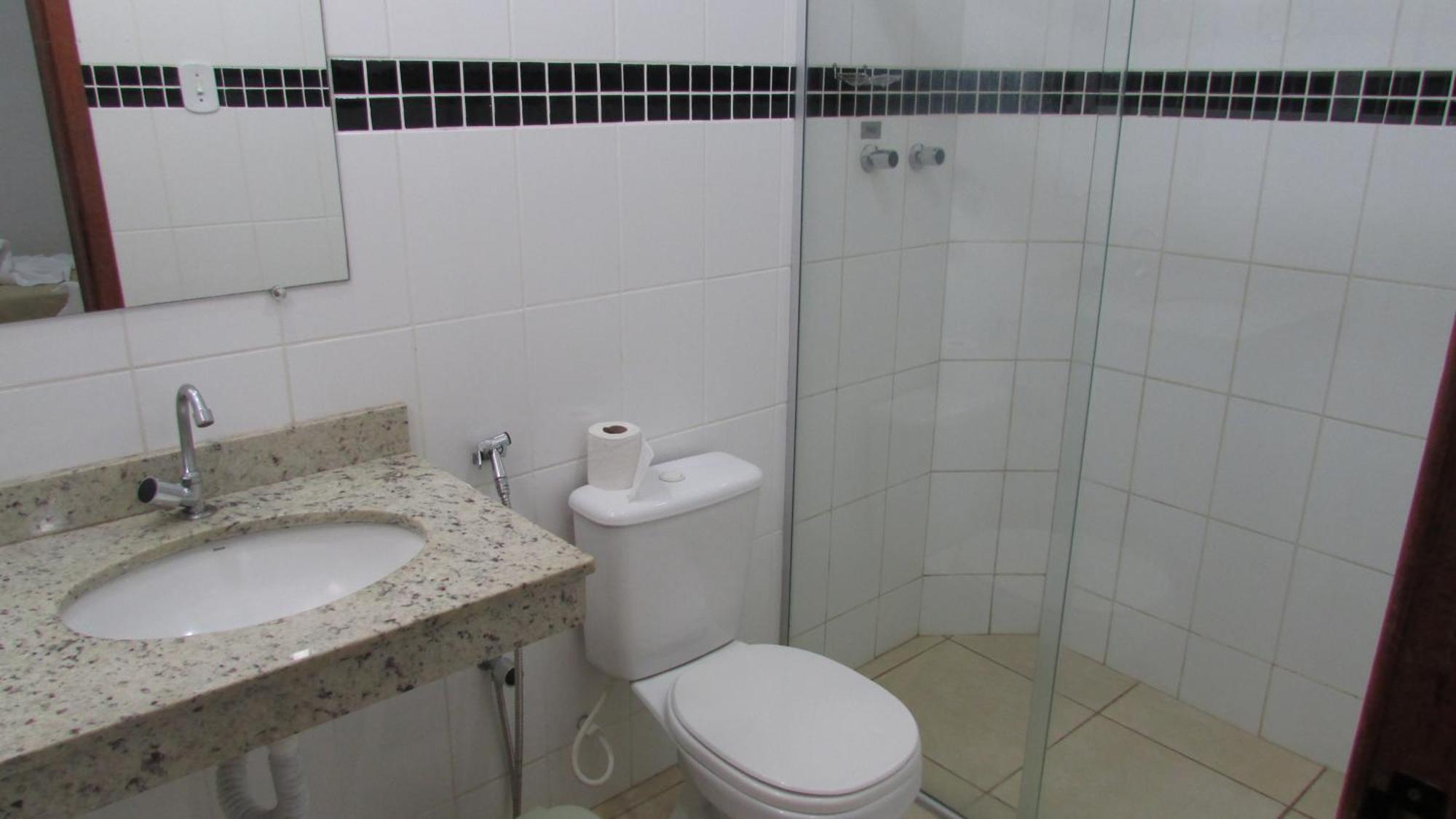 Hotel Oitis Governador Valadares Esterno foto